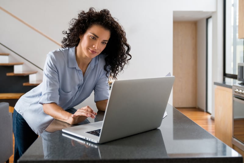 A woman looking for mortgage options online