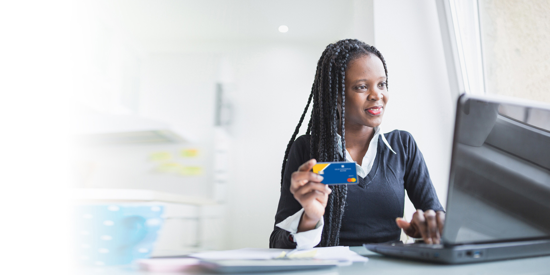 A woman paying the bill by her card