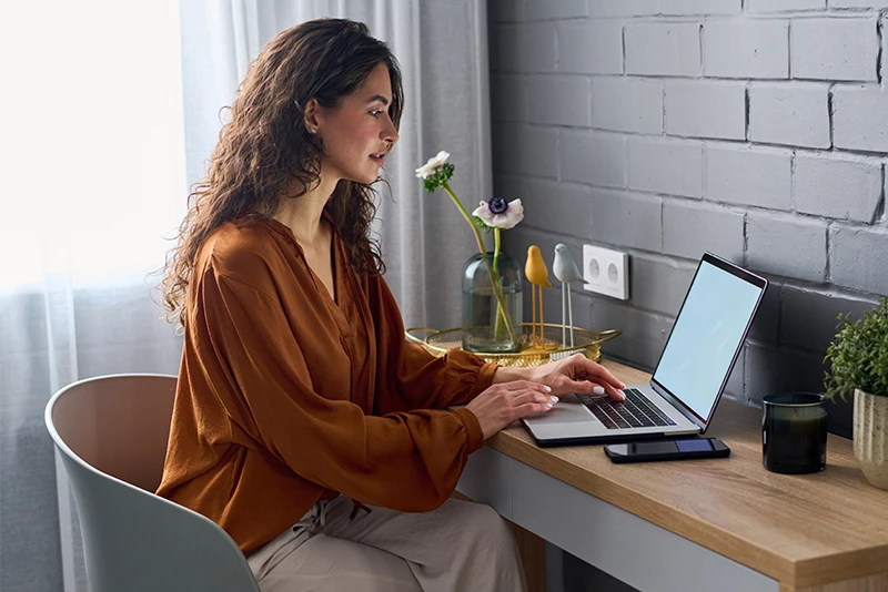 A woman looking how to connect her direct deposit to her bank