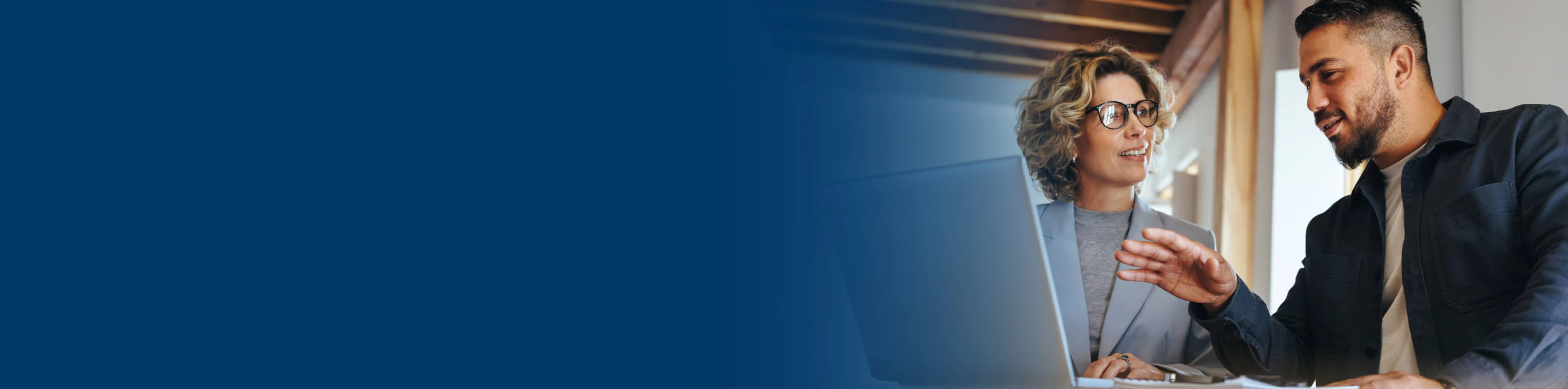 An client asking questions about online banking