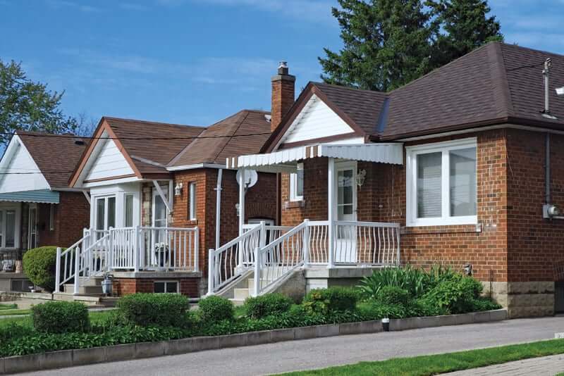 A row of houses on a city block